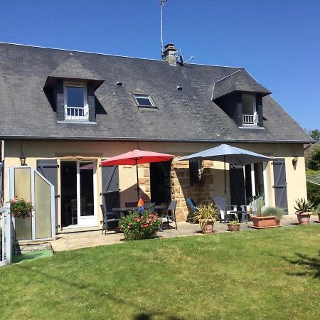 Coup de cœur assuré ! CALM Comme à la Maison ! maison spacieuse avec grande terrasse pour 2 à 5 personnes proximité Granville et mer avec wifi et parking gratuits Exterior foto